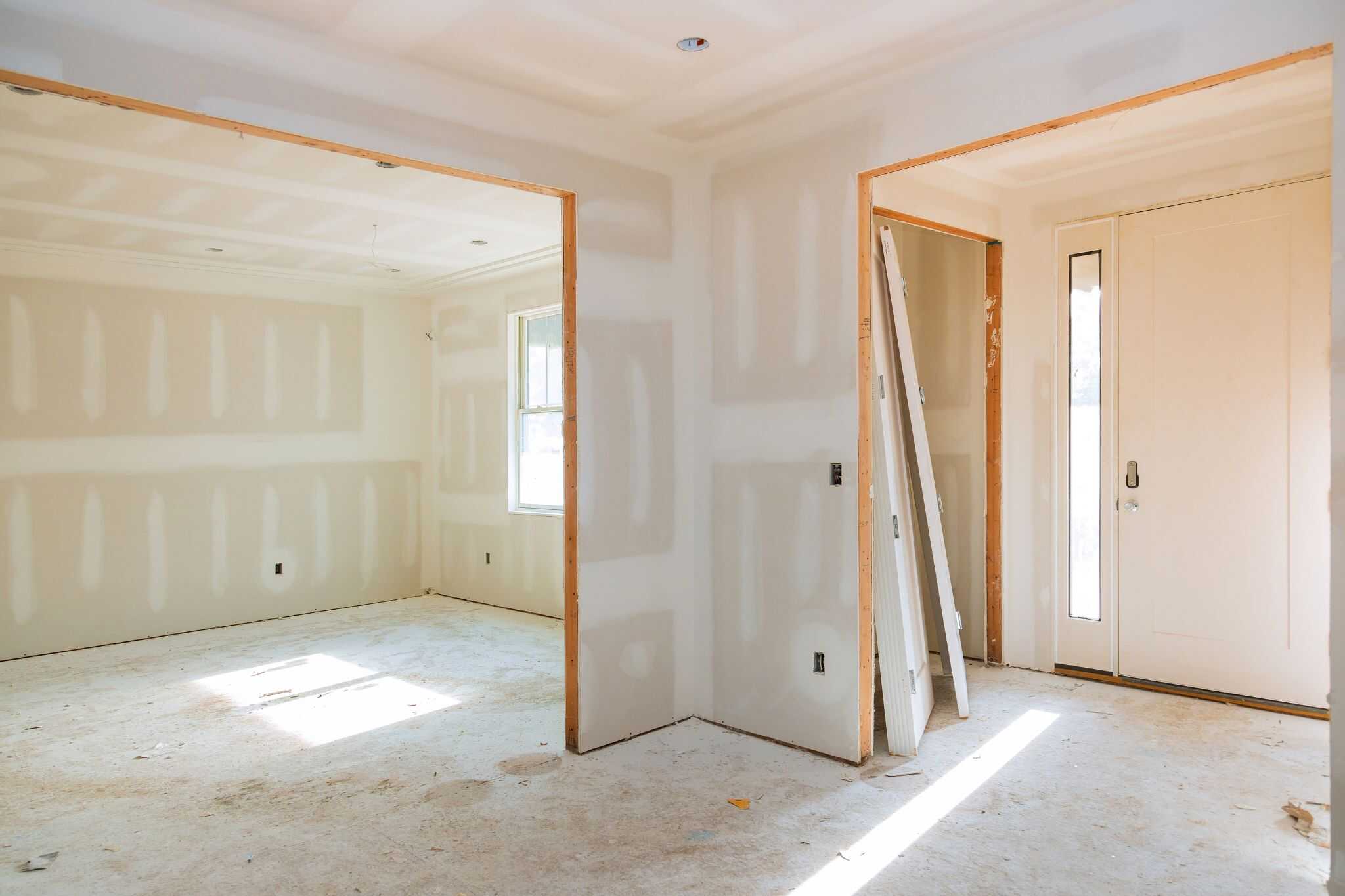 Renovierungsarbeiten im Innenbereich eines Hauses, Fokus auf Trockenbau und Wandoptik, modernisiert durch Artur Bausanierung.